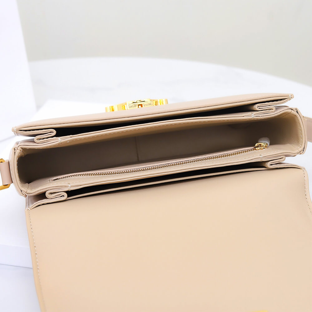 CELINE CLASSIQUE TRIOMPHE BAG in shiny calfskin(HIGH-END GRADE)