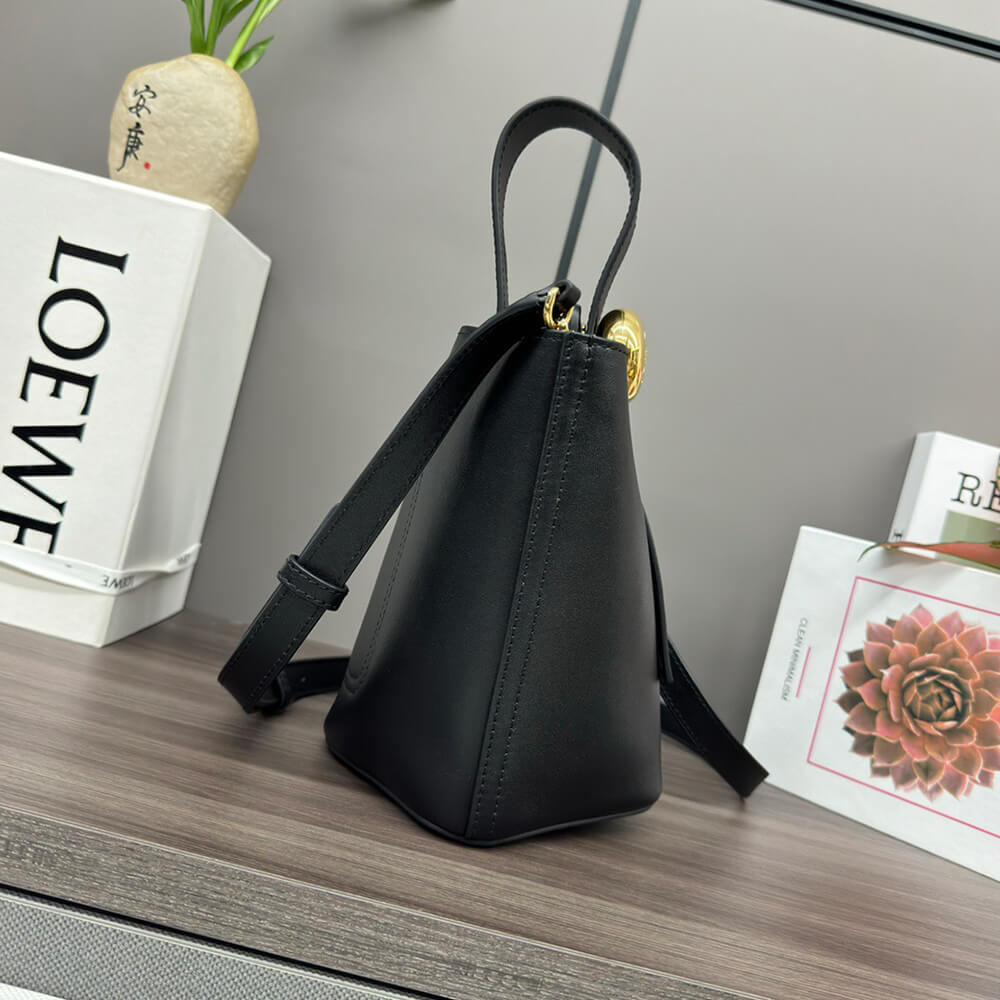 LOEWE Mini Pebble bucket in smooth calfskin(high-end grade)