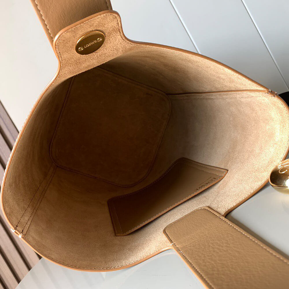 LOEWE Medium Pebble bucket in smooth calfskin(high-end grade)