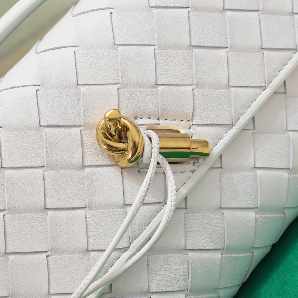 Bottega Veneta Andiamo Clutch(HIGH-END GRADE)